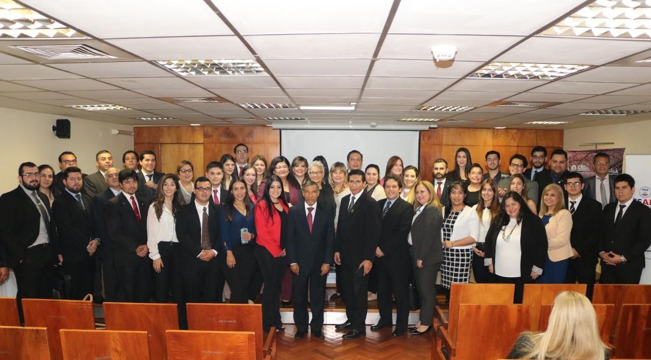 Ganadores de la competencia de juicios orales “Moot Court en Derecho Penal Económico y Corrupción pública”.