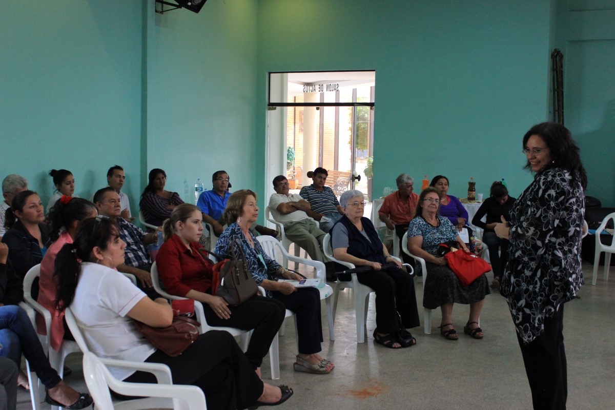 Organizaciones sociales debaten propuestas para mejorar el Poder Judicial.