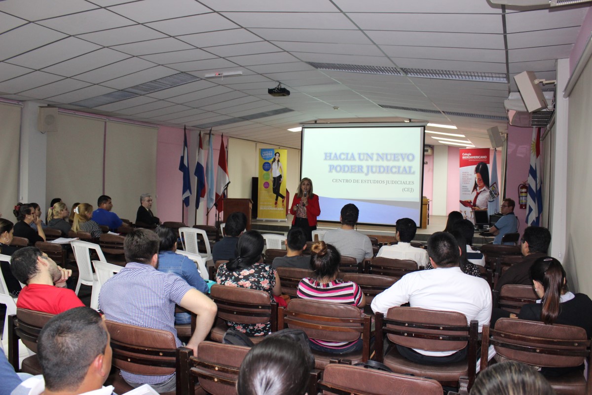 Conversatorio sobre “Reforma Judicial” con estudiantes de Derecho de la UNIBE.